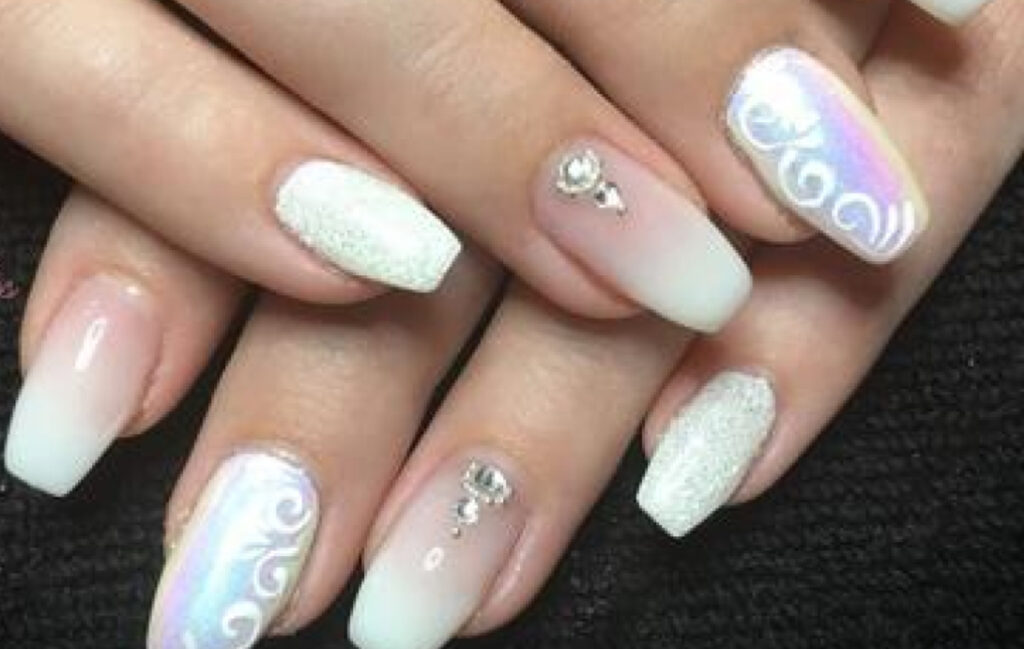 babyboomer glitzer ausgefallen nageldesign 